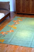 お部屋の床や家具に合わせたじゅうたんの色合い