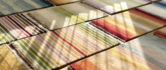 ハグみじゅうたん玄関マットがたくさん並んでいる様子