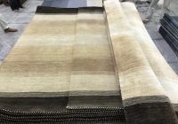 見本の絨毯と出来た絨毯を比較