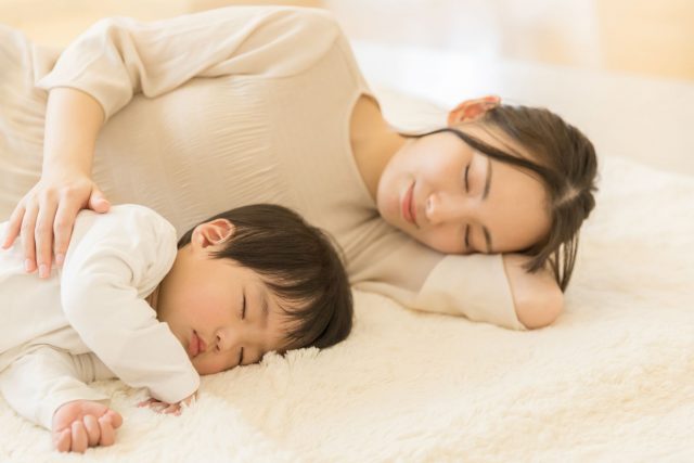絨毯と赤ちゃん