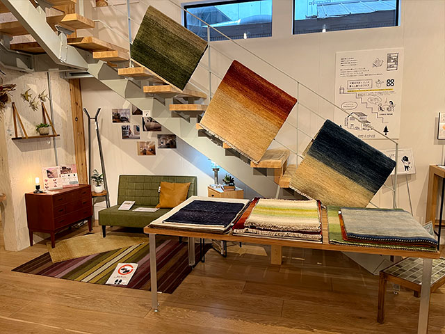 シンプルハウスハグみじゅうたん展の様子2025年3月