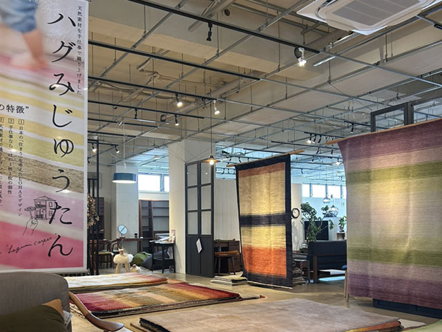 ハグみじゅうたん展の様子（大和屋家具店2026年5月）